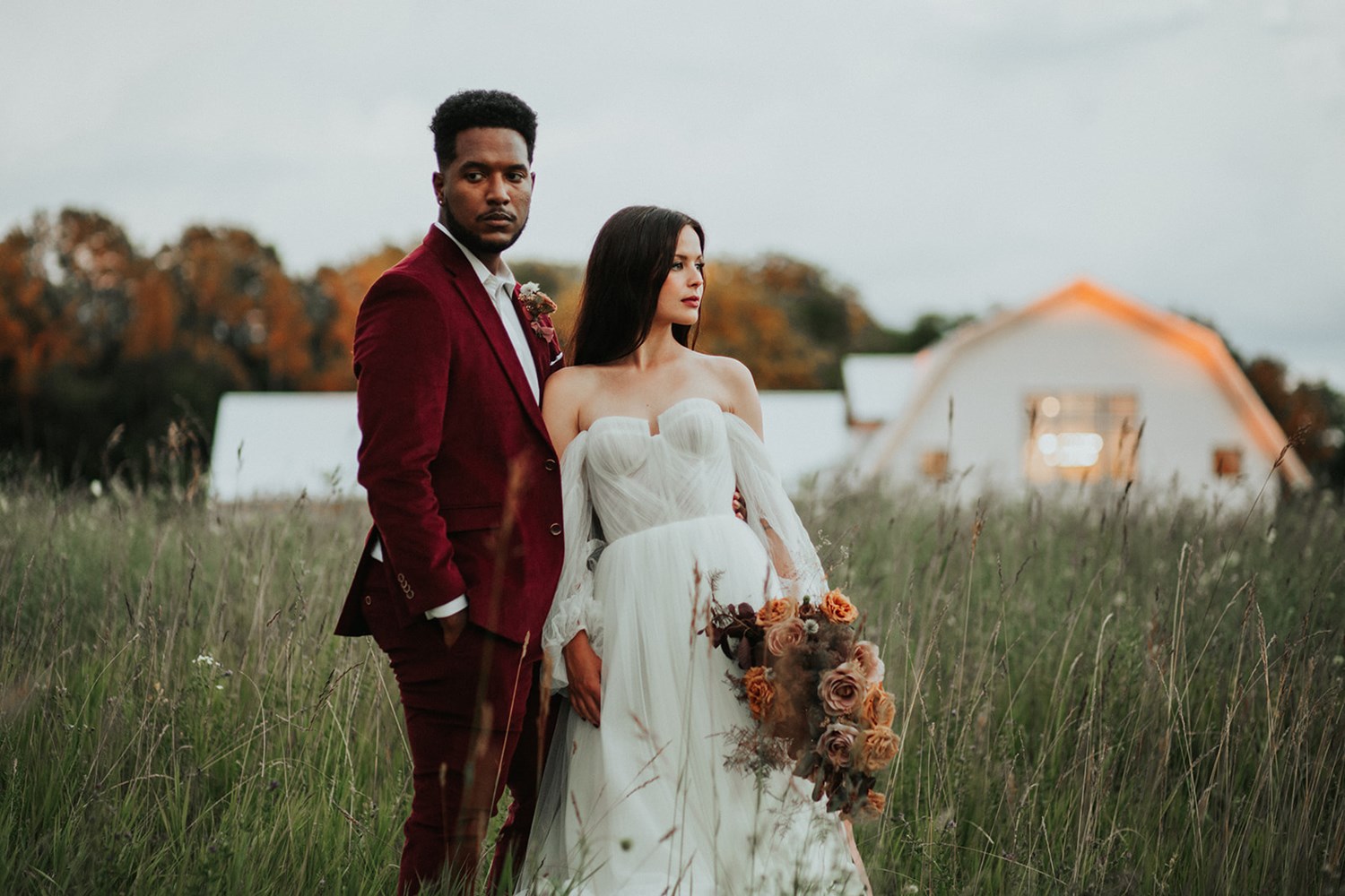 Main Picture: Eclectic Farmhouse Micro Wedding Inspiration | Wedding Vault