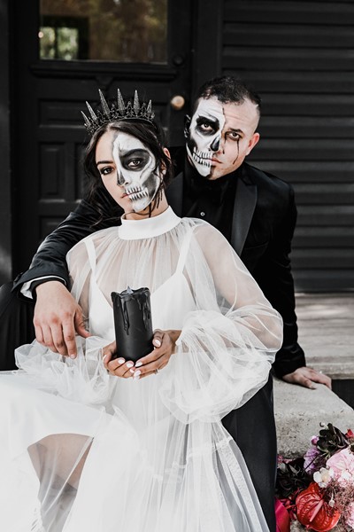 https://weddingvault.com/Weddings/blog/42/till-death-do-us-part-1-a-halloween-wedding-wedding-vault-14.jpg