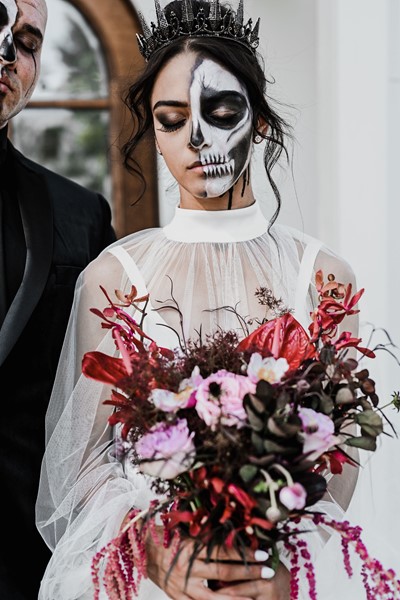 https://weddingvault.com/Weddings/blog/42/till-death-do-us-part-1-a-halloween-wedding-wedding-vault-3.jpg